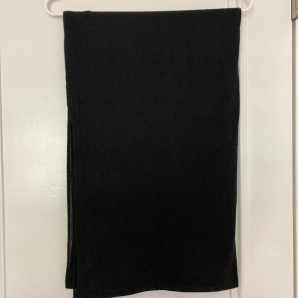 black closed loop infinity scarf - Picture 8 of 8